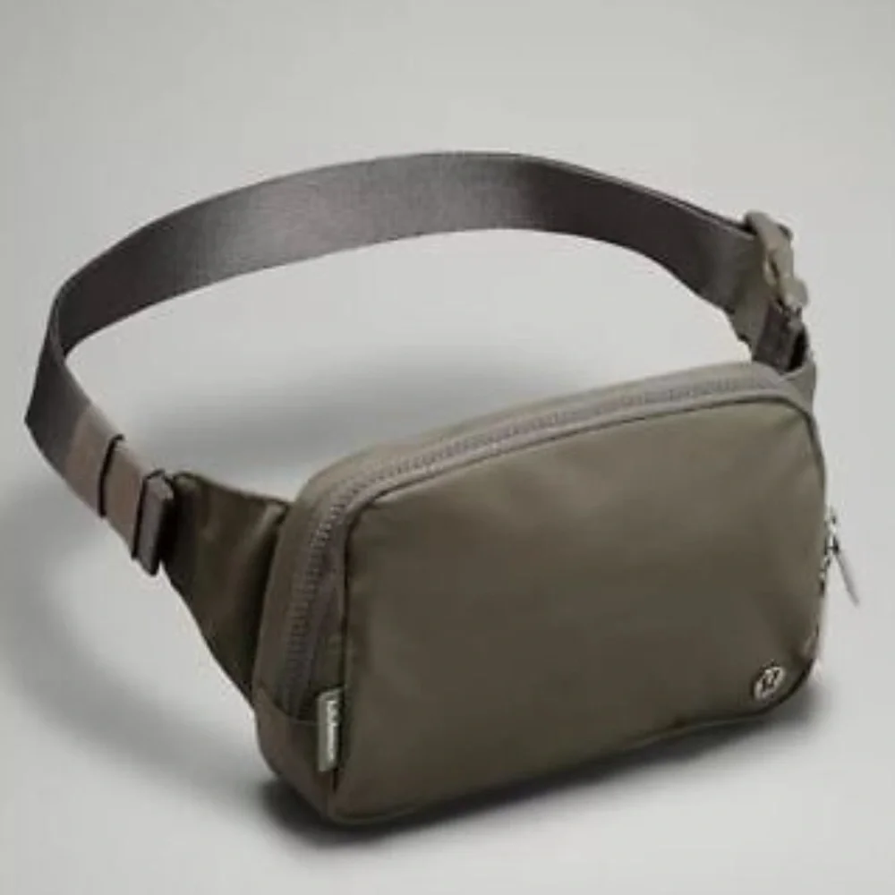 SOLD❌ NWT LULULEMON EVERYWHERE BELT BAG - Picture 10 of 15